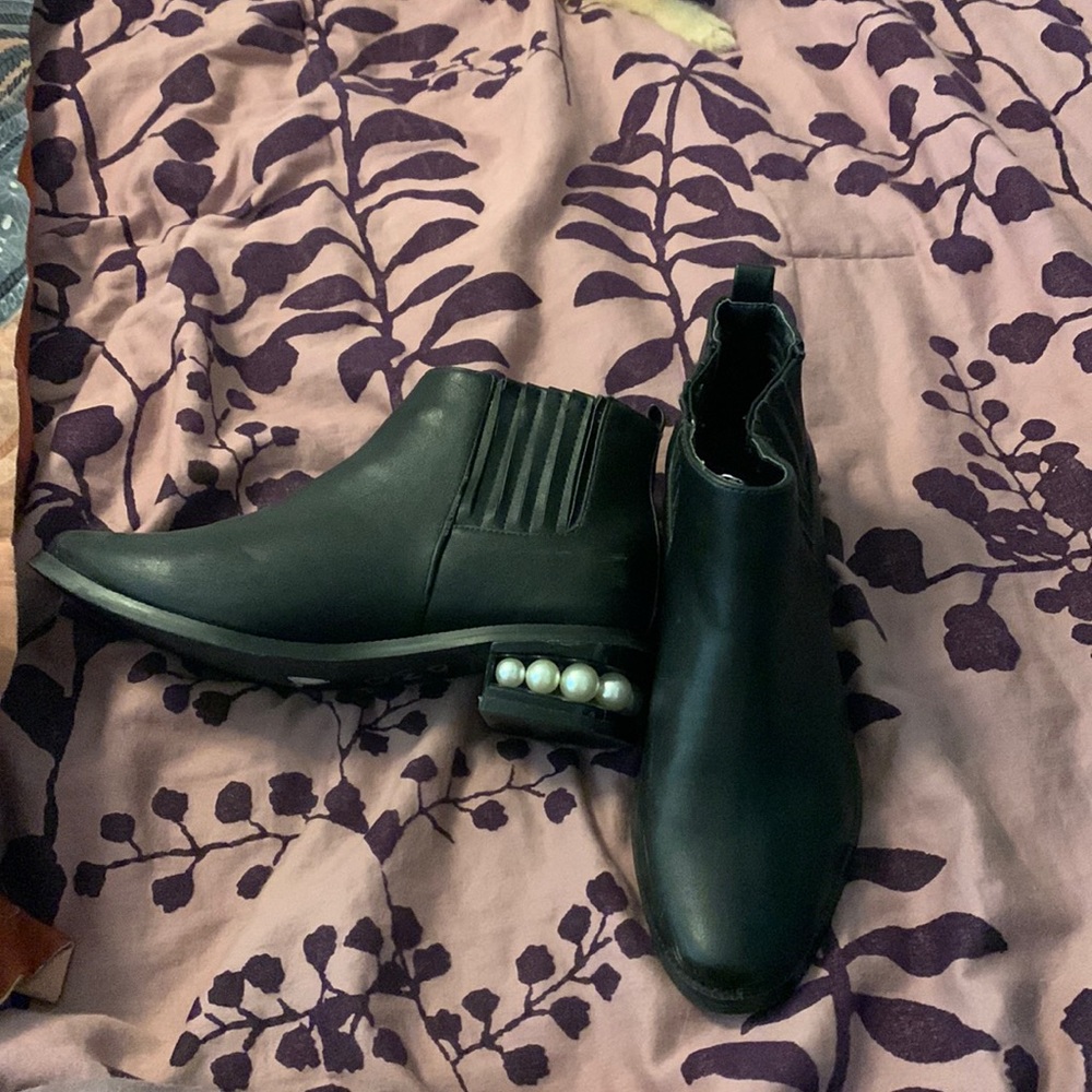 Pearl heal boots